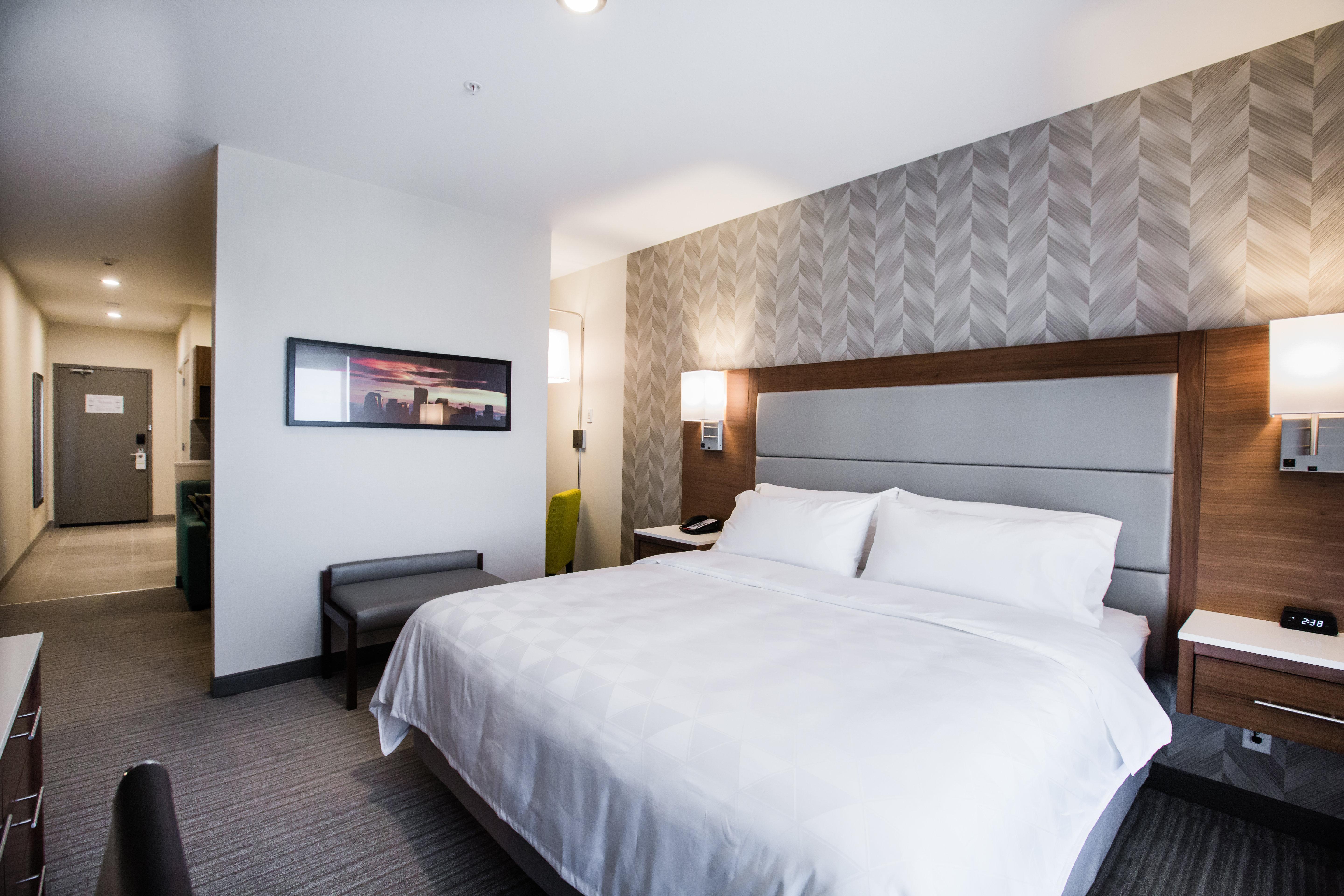 Holiday Inn Calgary South Conference Center Экстерьер фото