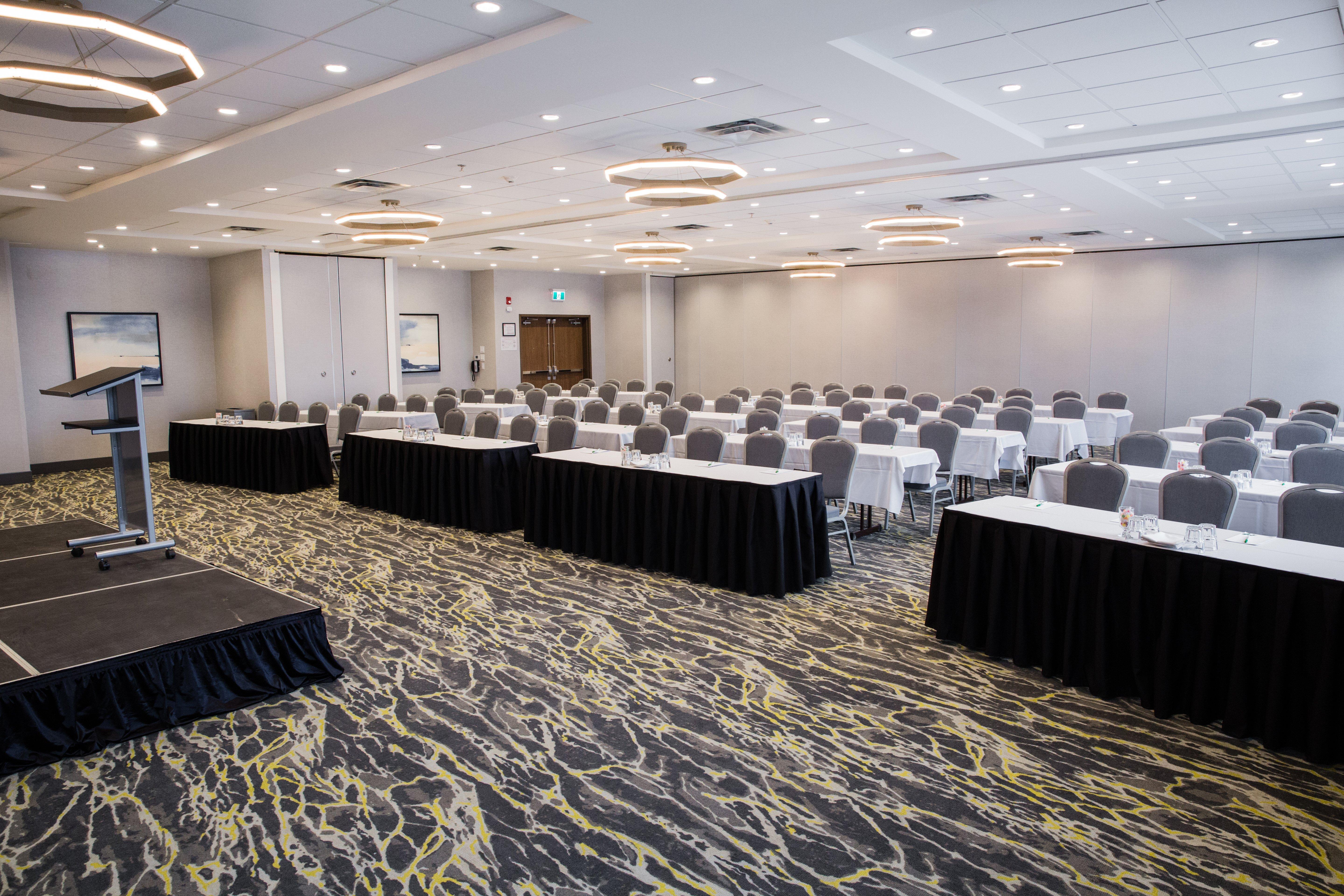 Holiday Inn Calgary South Conference Center Экстерьер фото