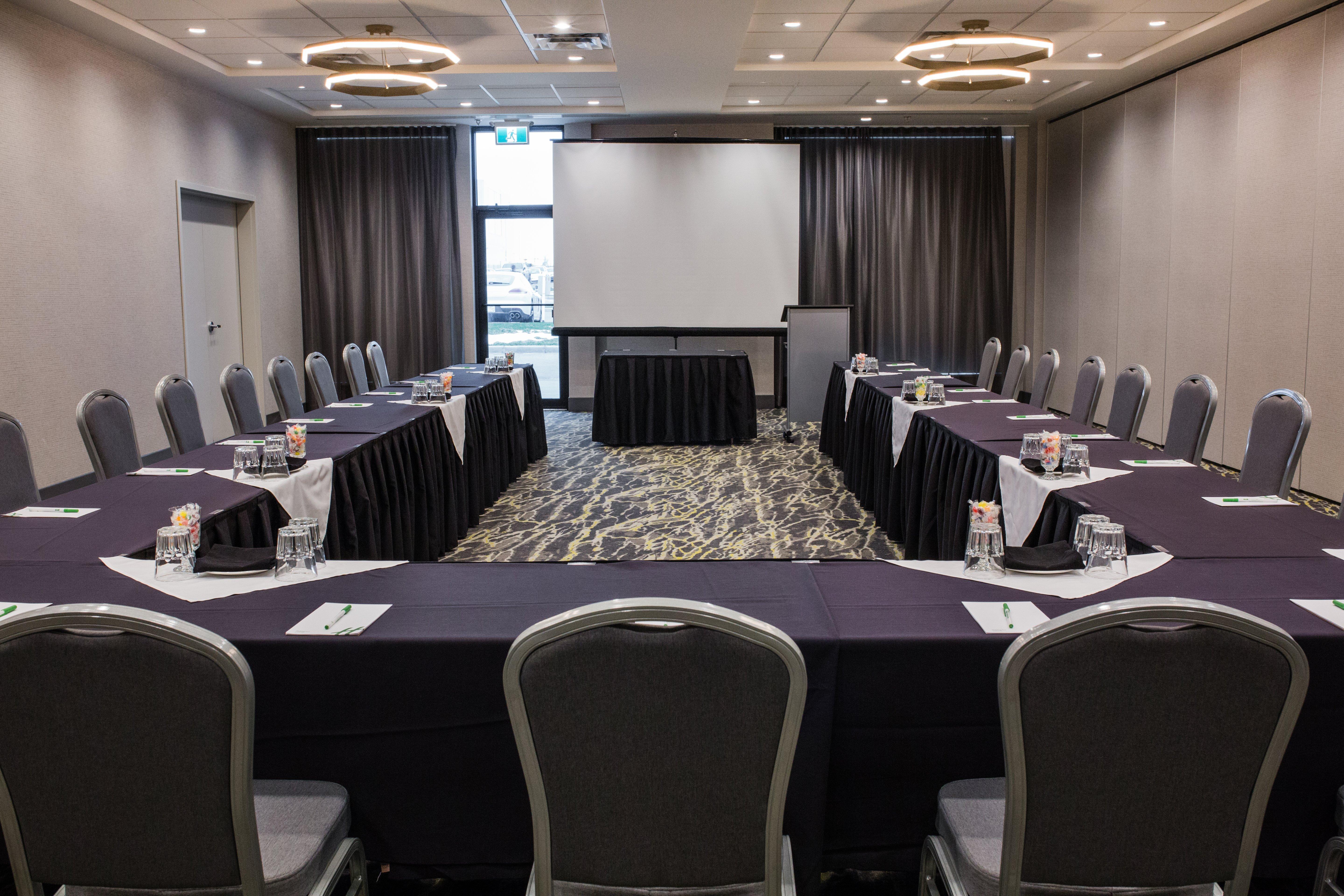 Holiday Inn Calgary South Conference Center Экстерьер фото