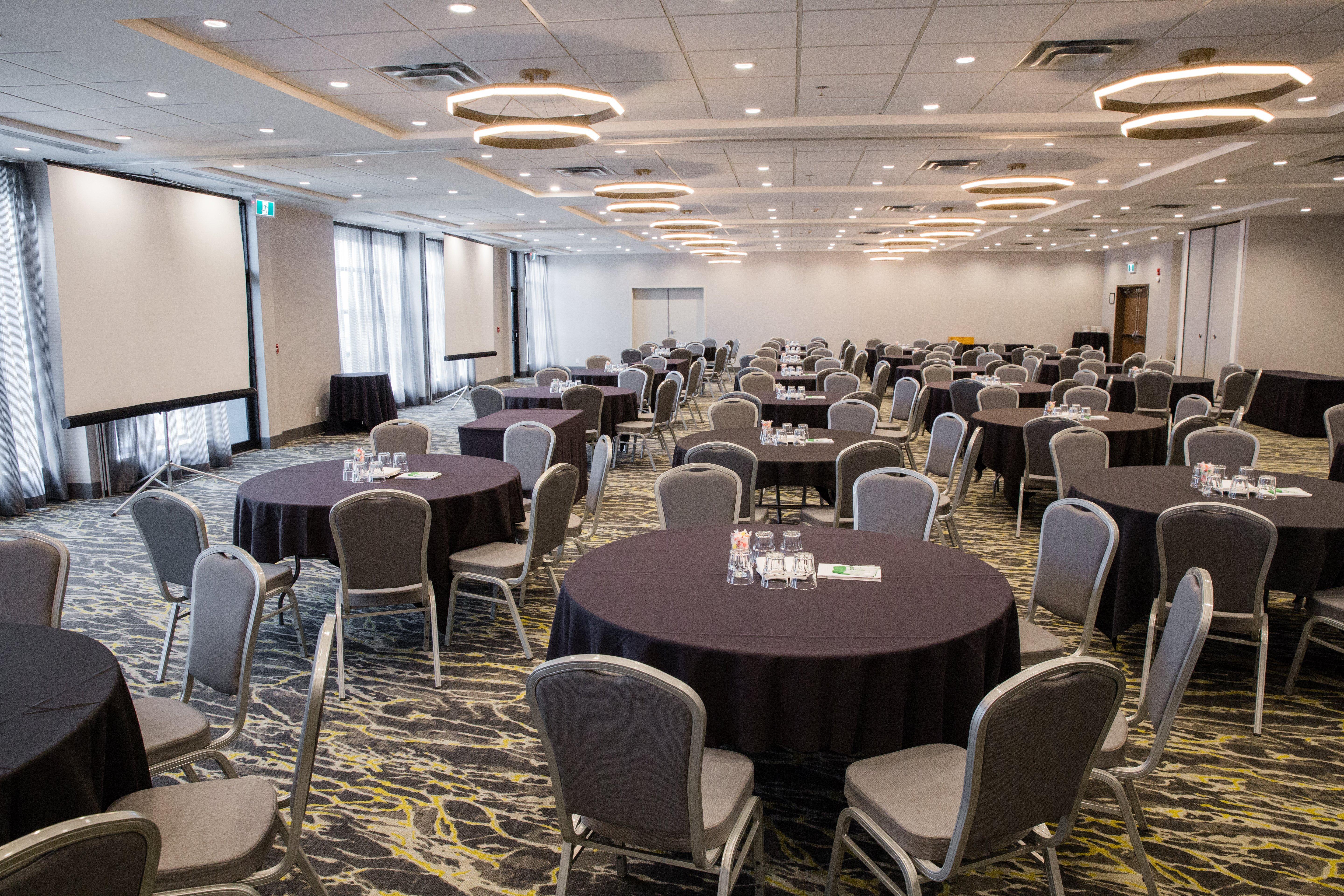 Holiday Inn Calgary South Conference Center Экстерьер фото