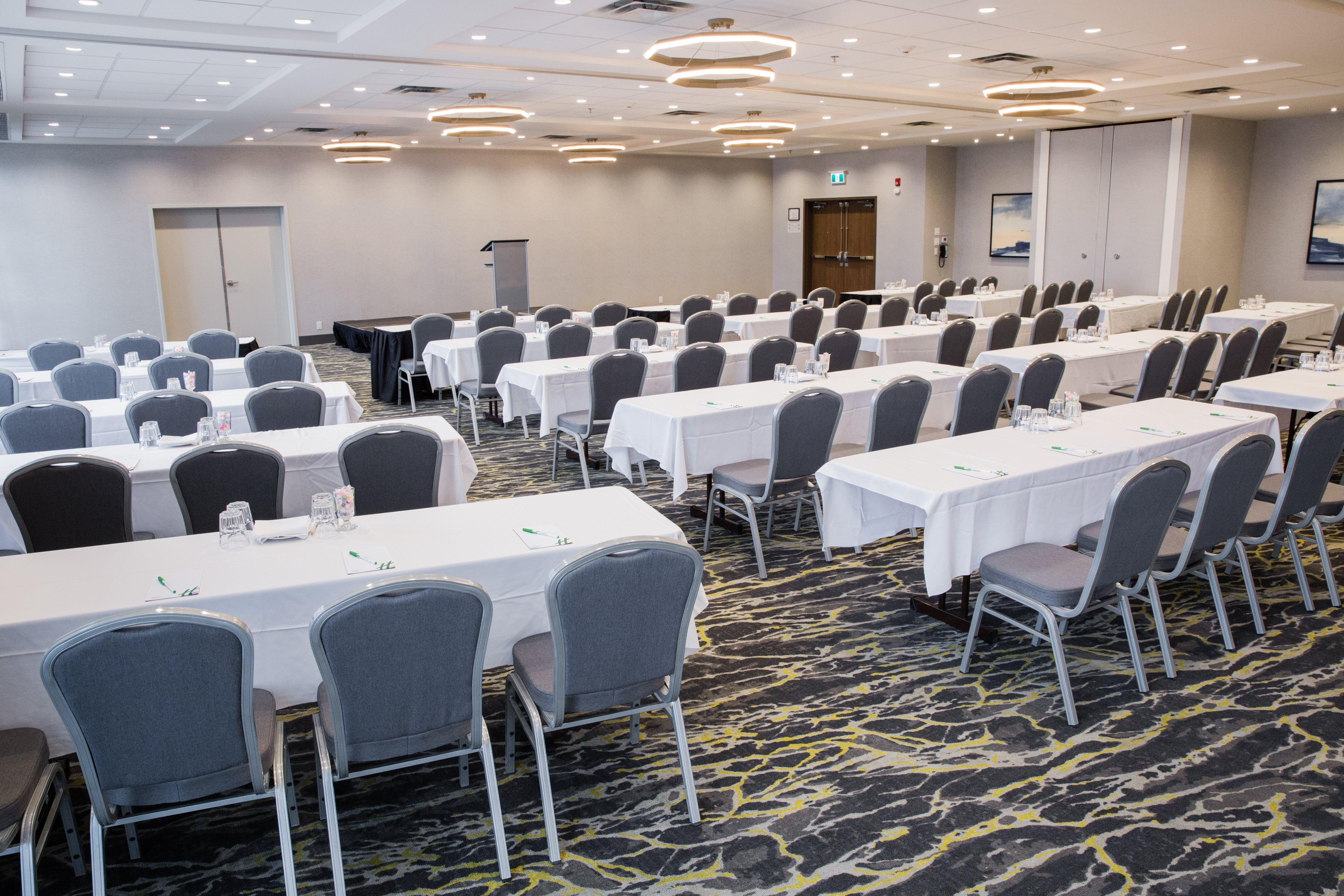 Holiday Inn Calgary South Conference Center Экстерьер фото