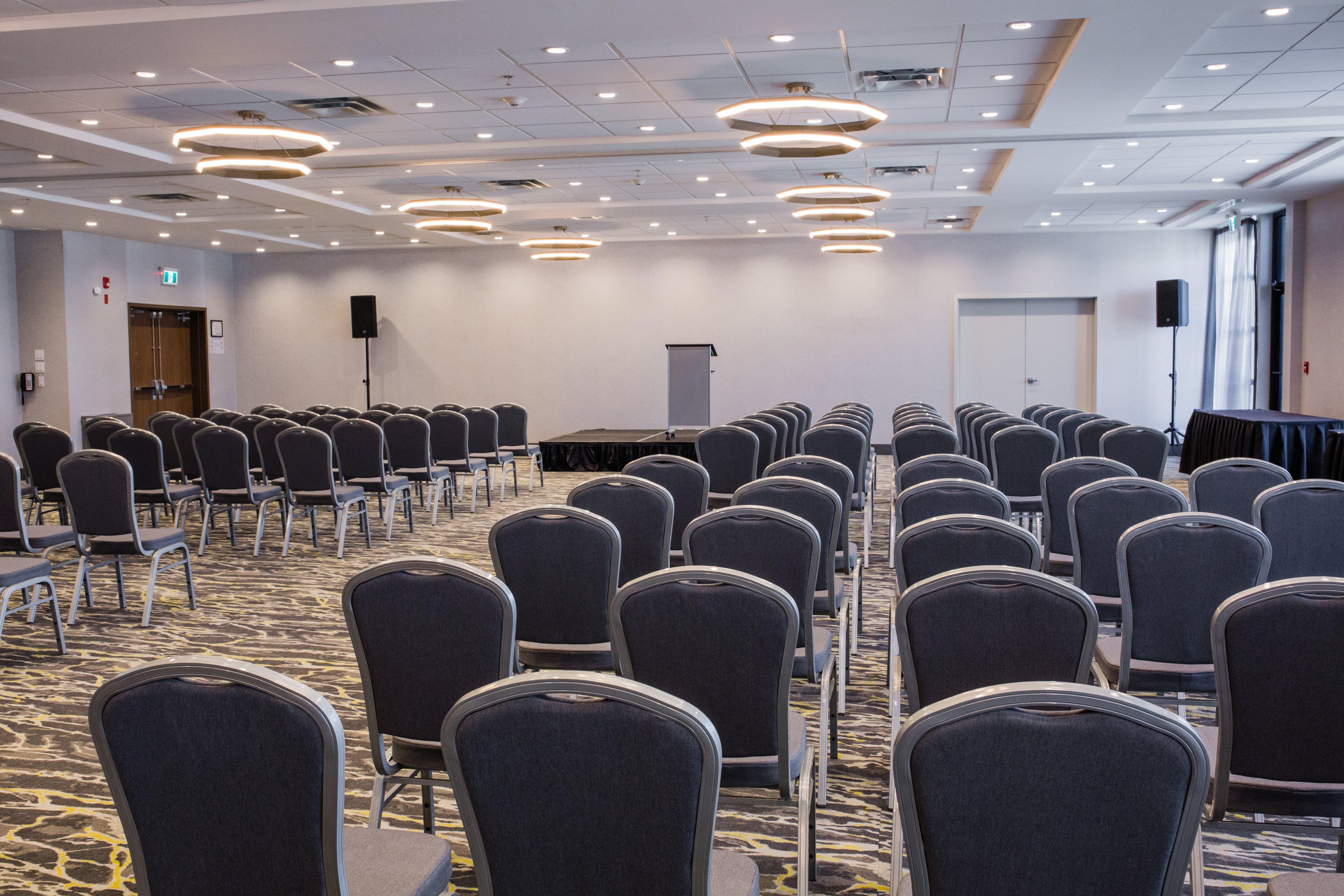 Holiday Inn Calgary South Conference Center Экстерьер фото