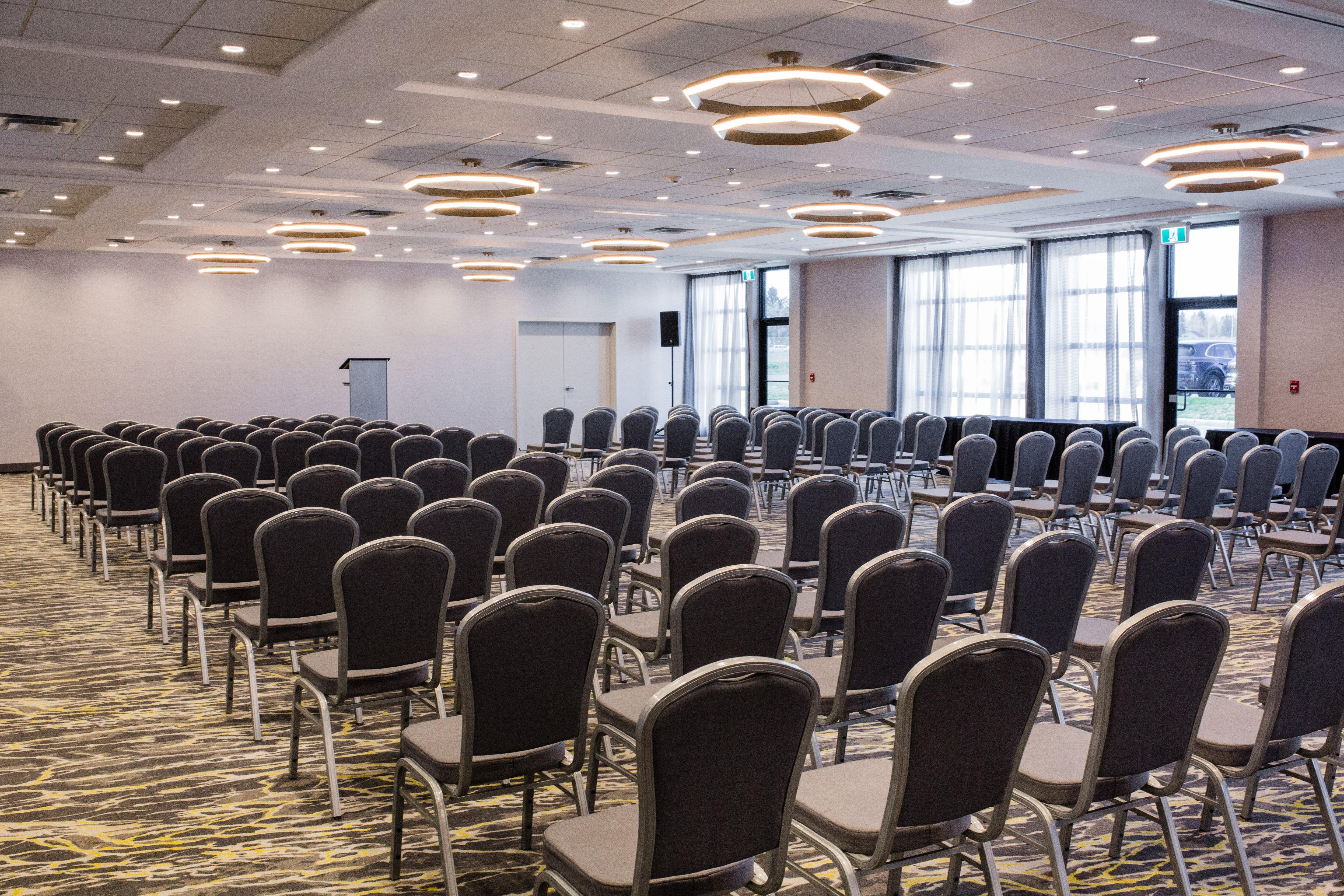 Holiday Inn Calgary South Conference Center Экстерьер фото