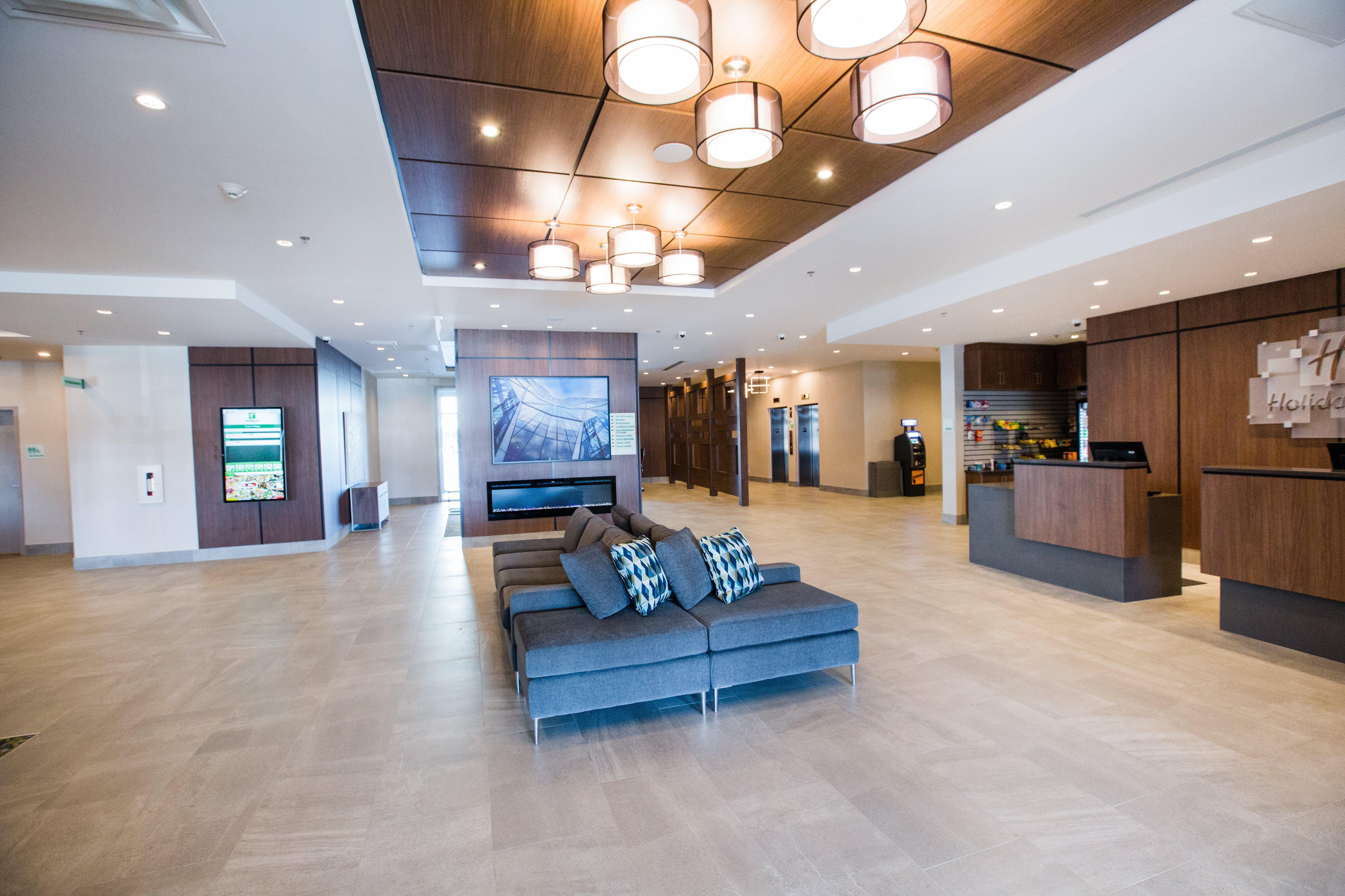 Holiday Inn Calgary South Conference Center Экстерьер фото