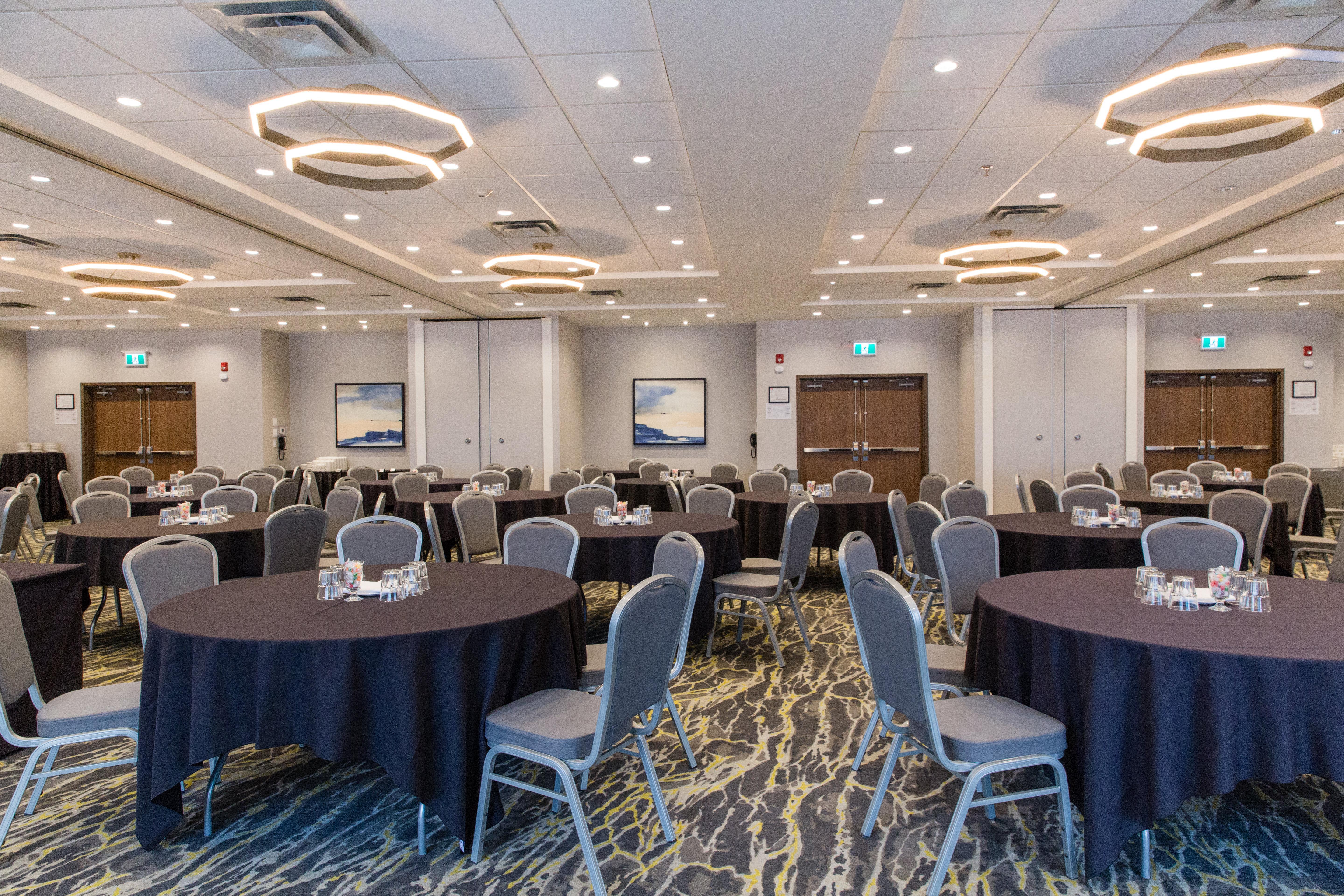 Holiday Inn Calgary South Conference Center Экстерьер фото