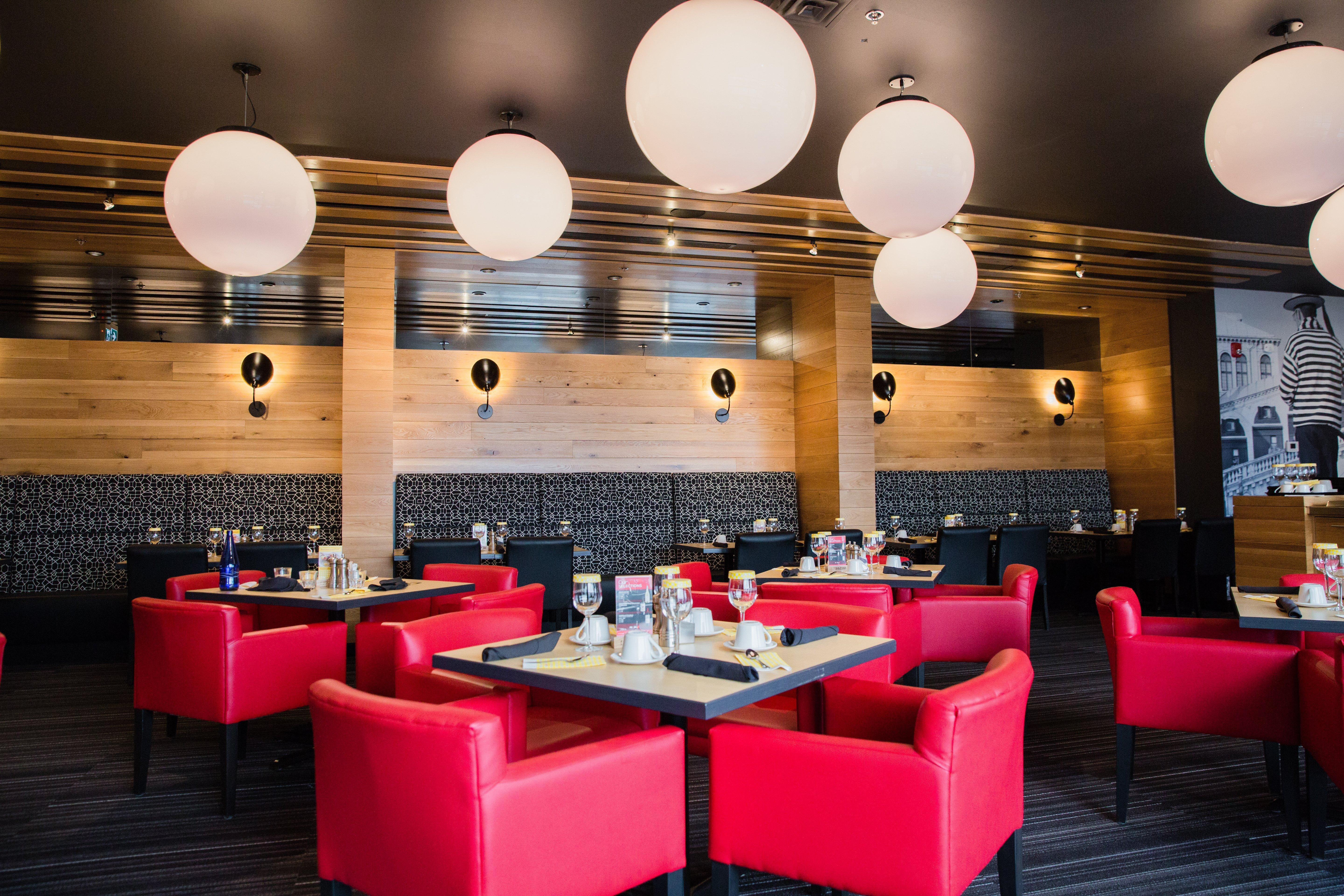 Holiday Inn Calgary South Conference Center Экстерьер фото