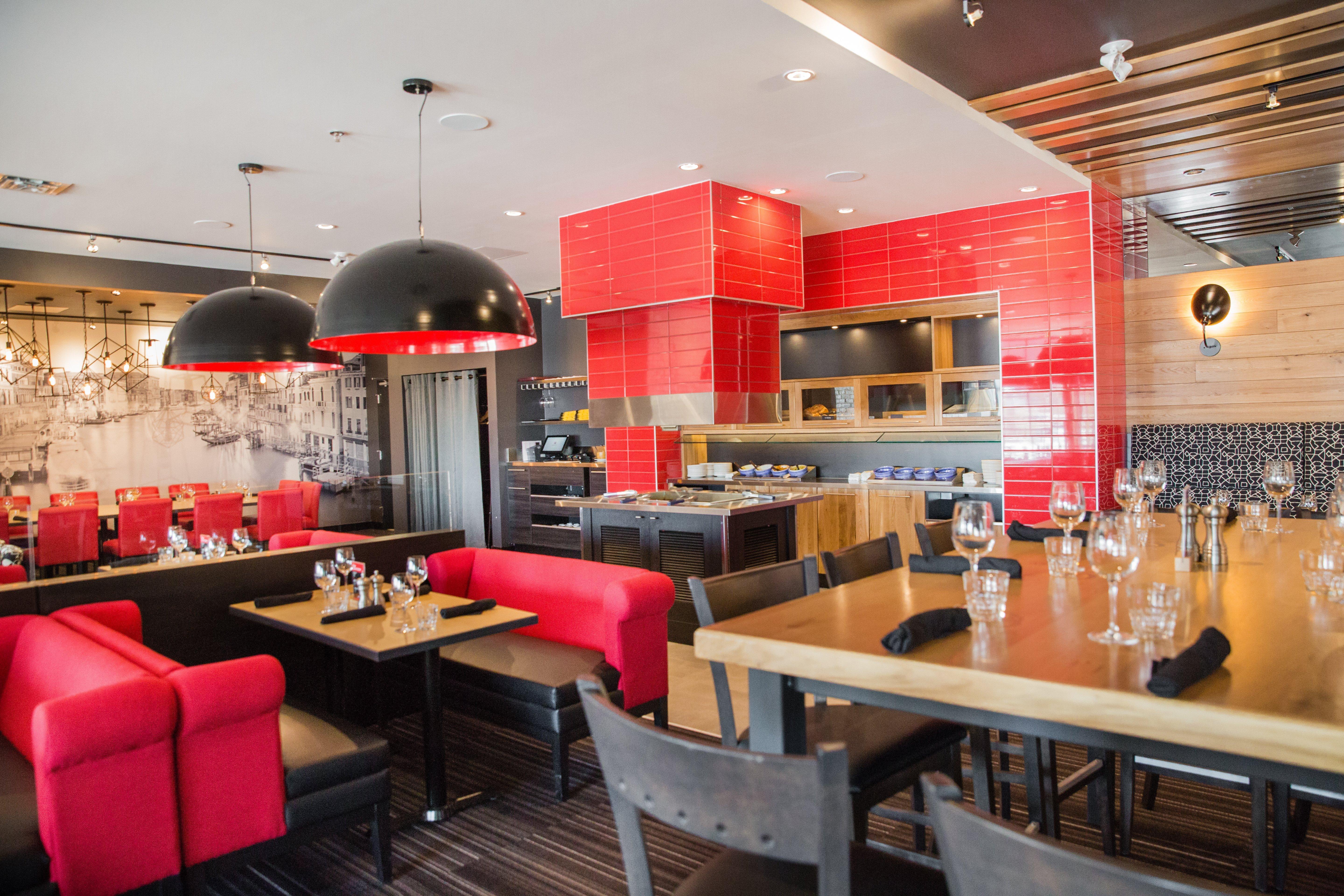 Holiday Inn Calgary South Conference Center Экстерьер фото