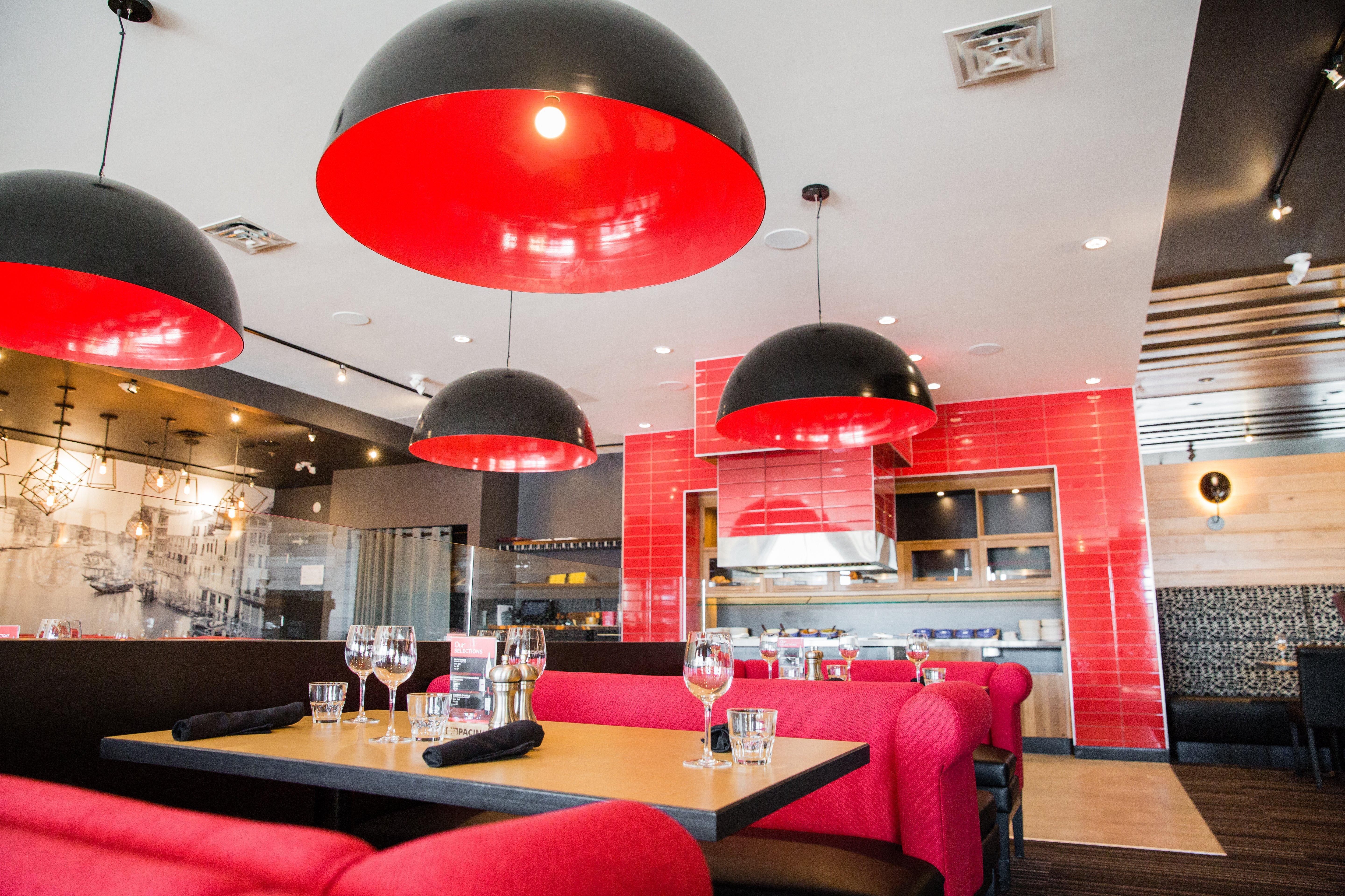 Holiday Inn Calgary South Conference Center Экстерьер фото